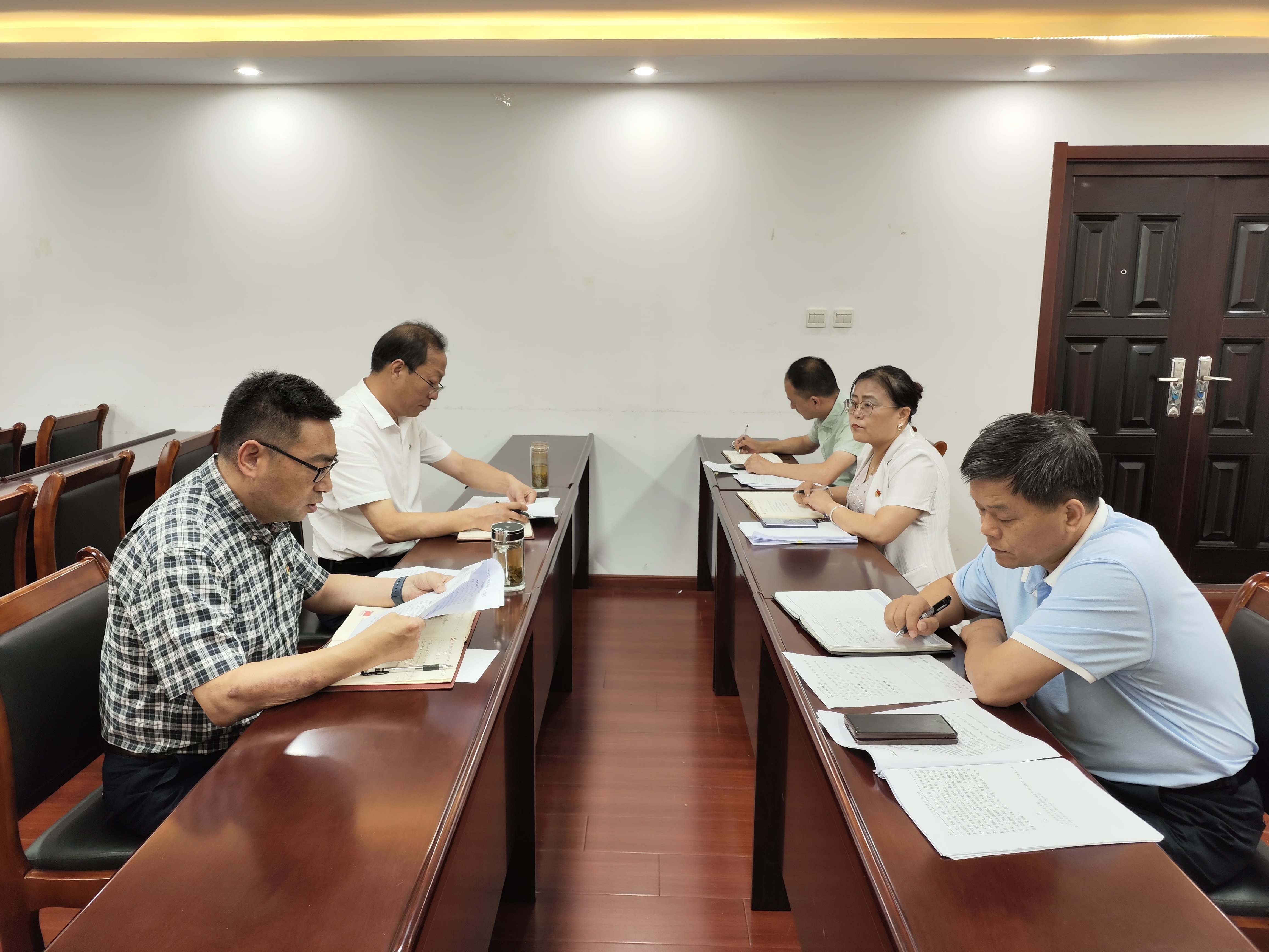 安装公司党支部开展“五大”要求、“六破六立”大讨论  会议照片.jpg 安装公司党支部开展“五大”要求、“六破六立”大讨论  会议照片.jpg