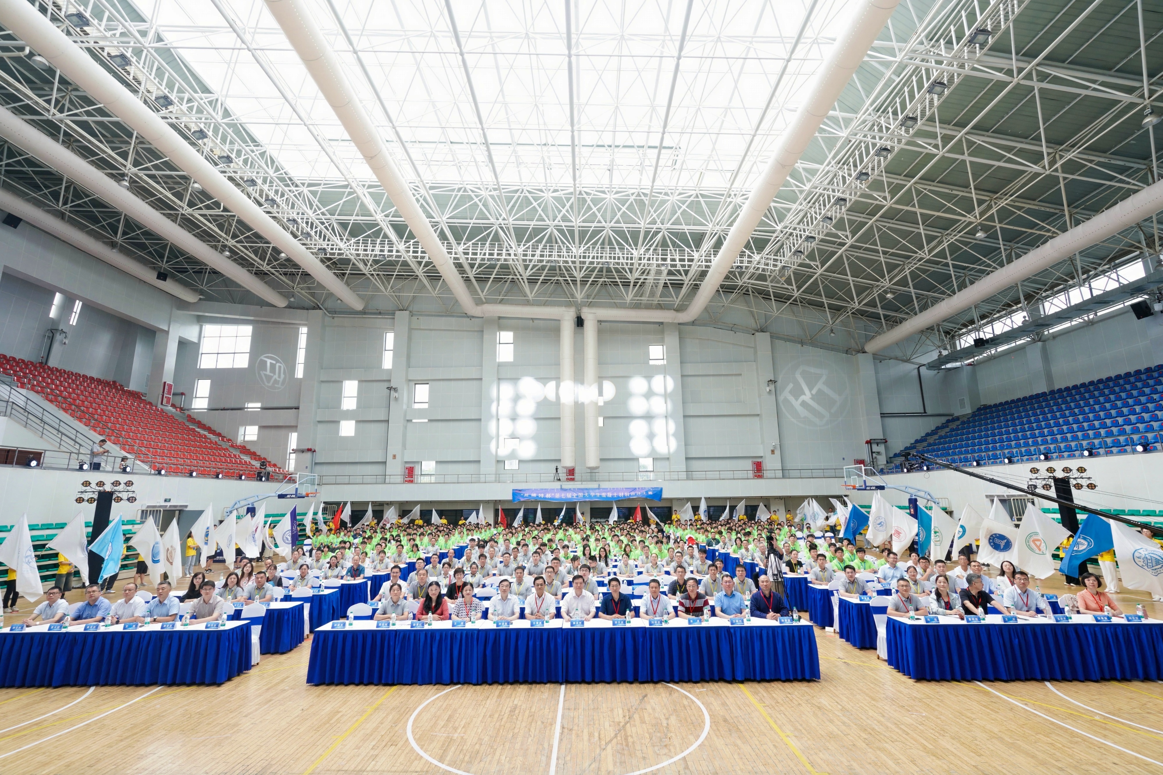 会场照片.jpg 会场照片.jpg