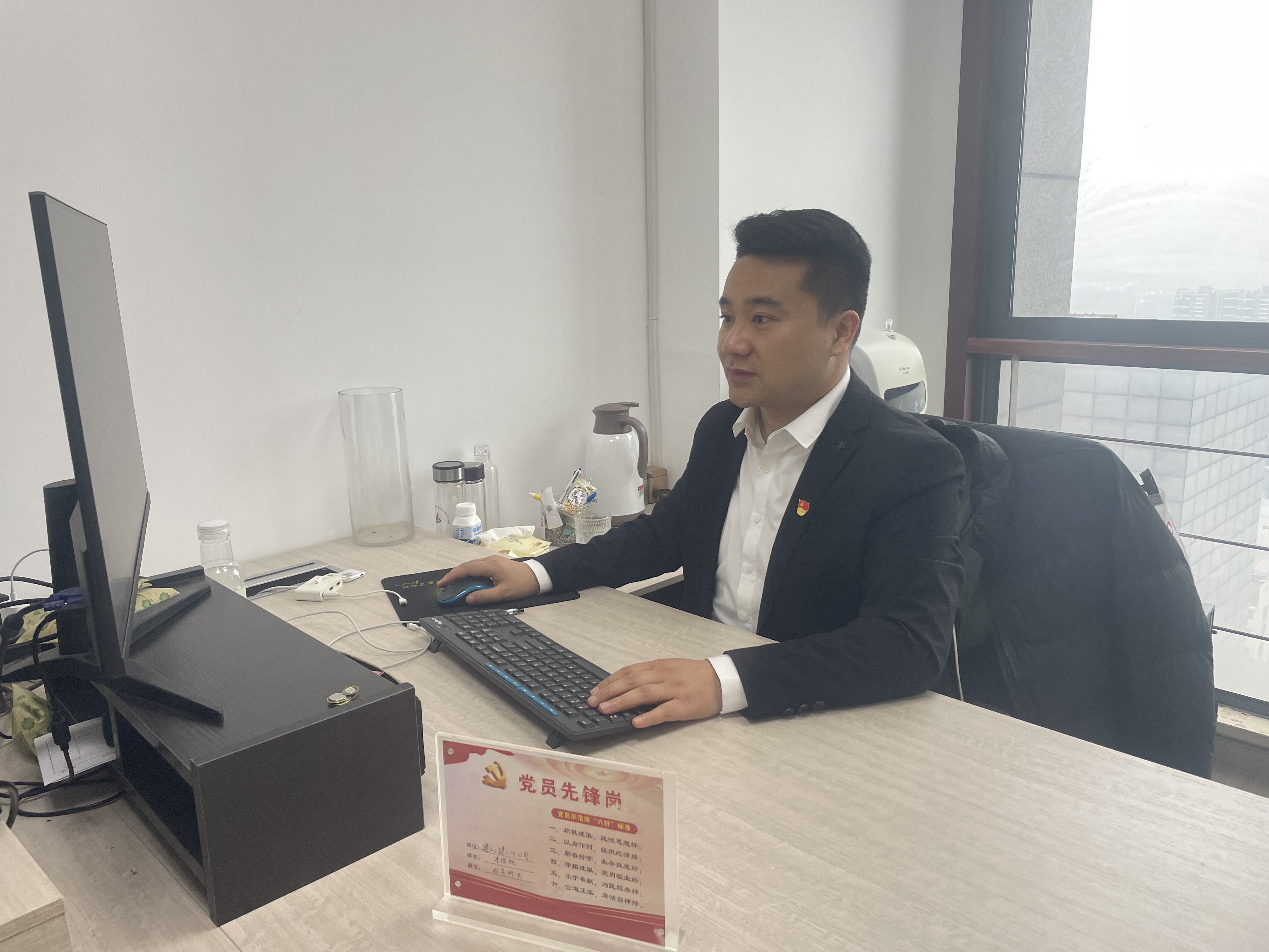 分公司财务科长-李俊林.jpg 分公司财务科长-李俊林.jpg